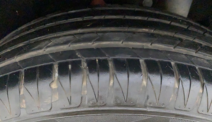 2016 Maruti Vitara Brezza ZDI, Diesel, Manual, 57,908 km, Left Rear Tyre Tread