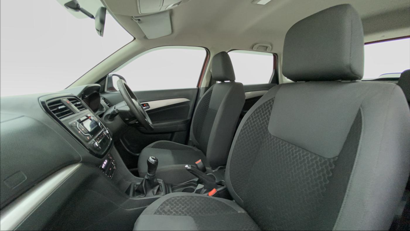 2016 Maruti Vitara Brezza ZDI, Diesel, Manual, 57,908 km, Right Side Front Door Cabin