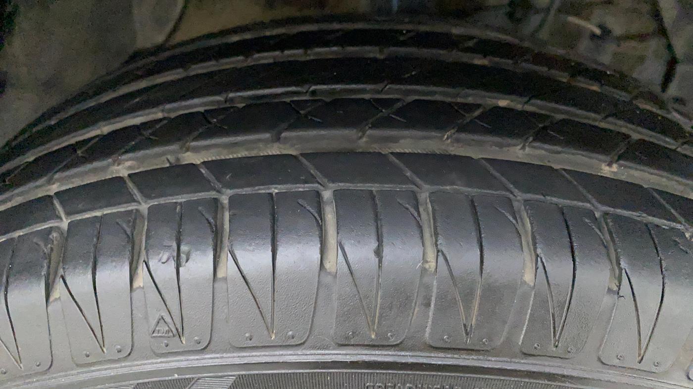 2016 Maruti Vitara Brezza ZDI, Diesel, Manual, 57,908 km, Right Front Tyre Tread