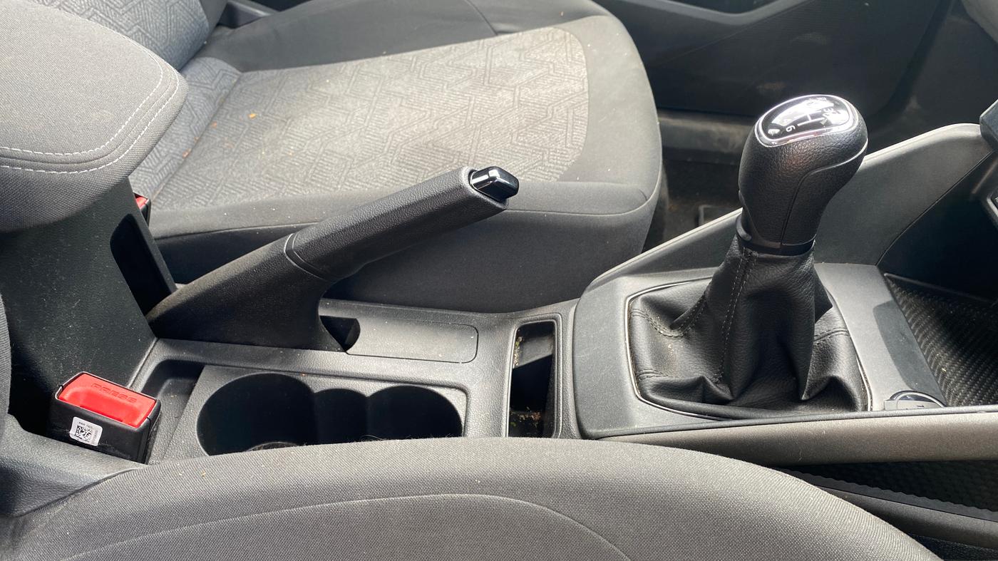 2025 Skoda Kylaq Signature, Petrol, Manual, 10,030 km, Gear Lever