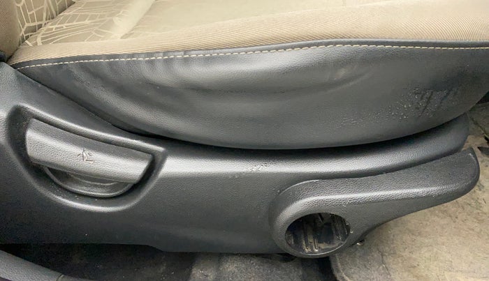 2015 Hyundai Xcent SX 1.2 (O), Petrol, Manual, 92,511 km, Driver Side Adjustment Panel