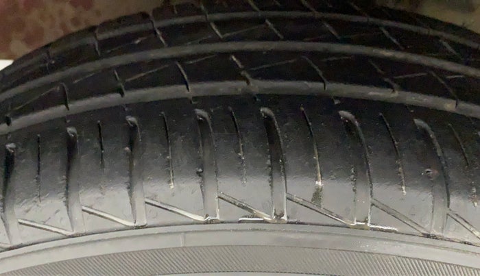 2012 Toyota Etios G, Petrol, Manual, 57,600 km, Left Front Tyre Tread