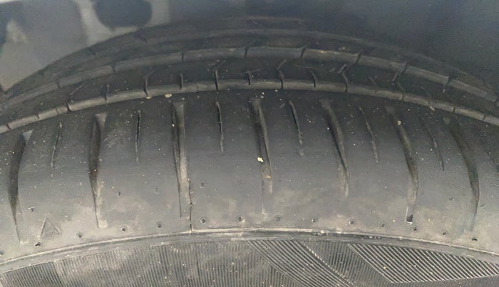 2017 Hyundai Verna 1.6 CRDI SX, Diesel, Manual, 93,041 km, Left Front Tyre Tread