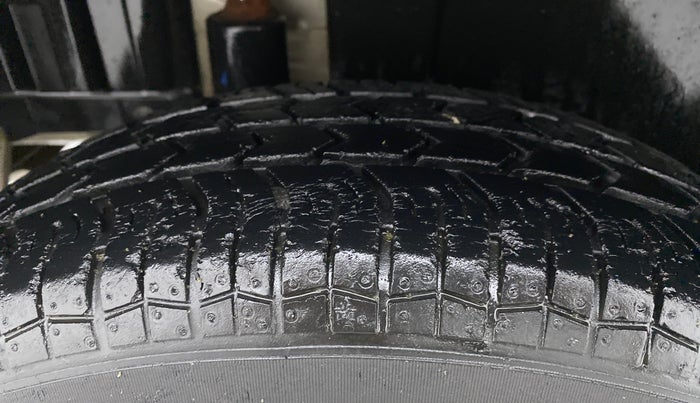2015 Maruti Swift VXI, Petrol, Manual, 33,039 km, Right Rear Tyre Tread