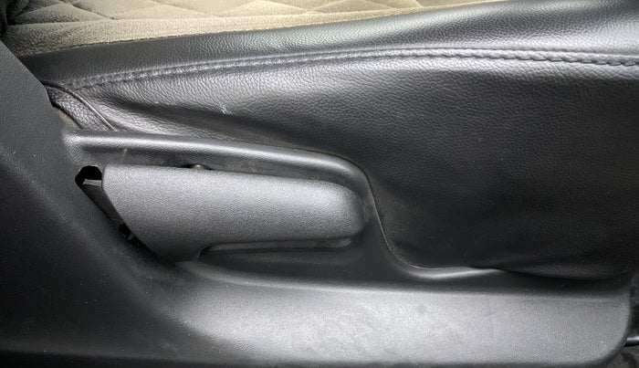 2015 Maruti Swift VXI, Petrol, Manual, 33,039 km, Driver Side Adjustment Panel
