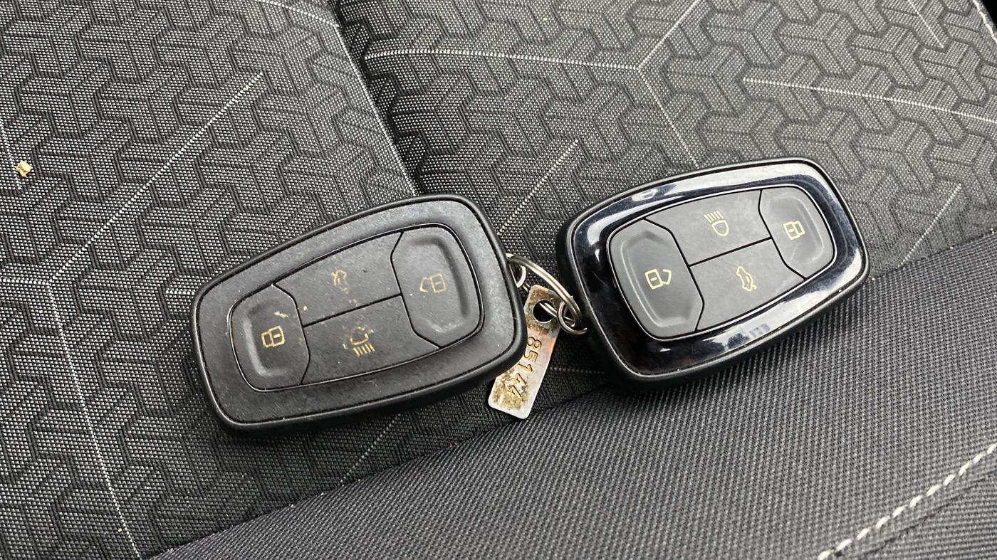 2021 Tata PUNCH ACCOMPLISHED AMT, Petrol, Automatic, 26,218 km, Key Close Up