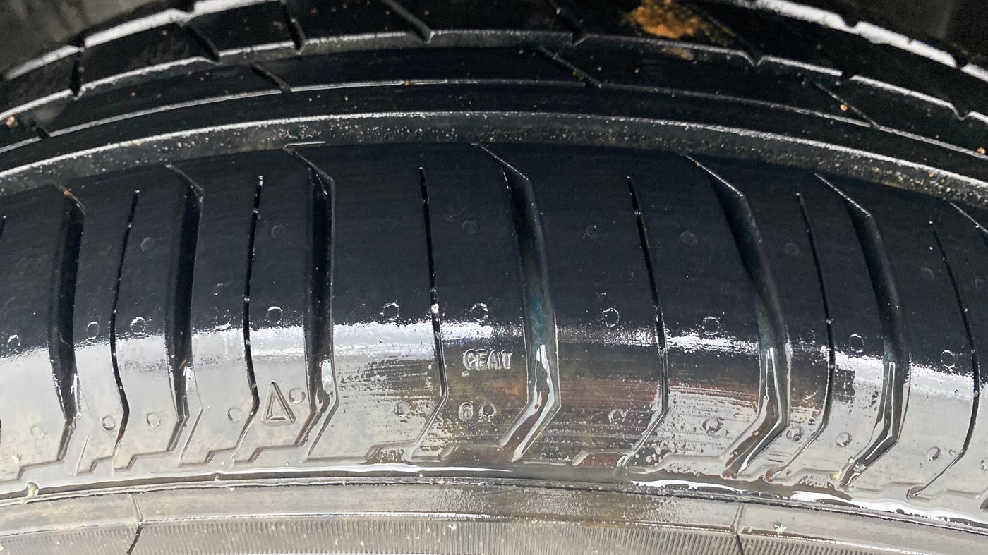 2021 Tata PUNCH ACCOMPLISHED AMT, Petrol, Automatic, 26,218 km, Left Front Tyre Tread