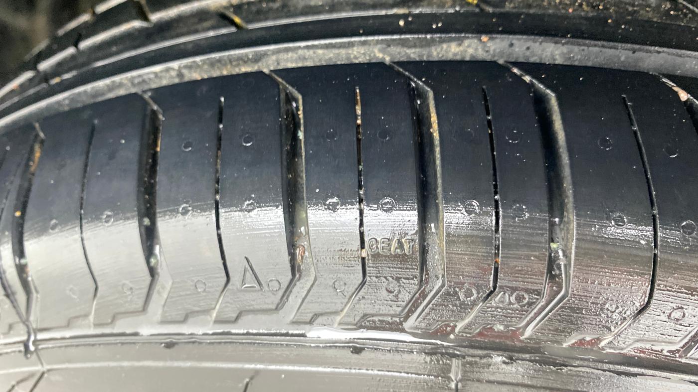 2021 Tata PUNCH ACCOMPLISHED AMT, Petrol, Automatic, 26,218 km, Right Rear Tyre Tread