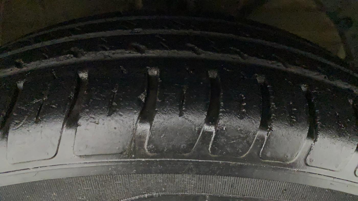 2019 Maruti Swift VXI, Petrol, Manual, 52,797 km, Right Front Tyre Tread