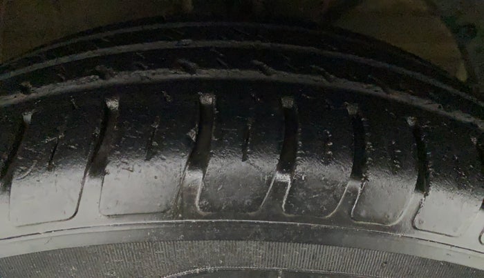 2019 Maruti Swift VXI, Petrol, Manual, 52,797 km, Right Front Tyre Tread