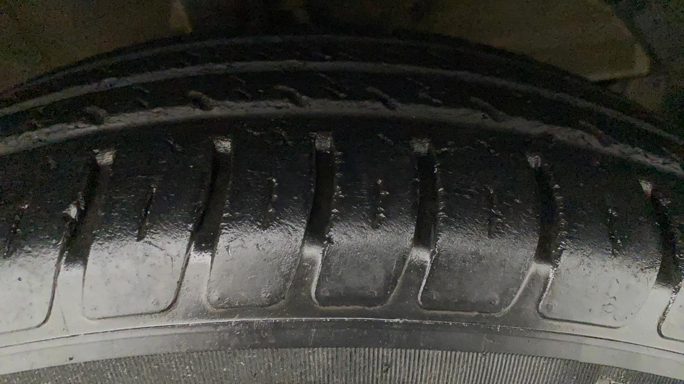 2019 Maruti Swift VXI, Petrol, Manual, 52,797 km, Left Front Tyre Tread