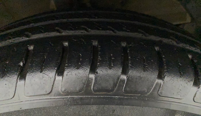 2019 Maruti Swift VXI, Petrol, Manual, 52,797 km, Left Front Tyre Tread