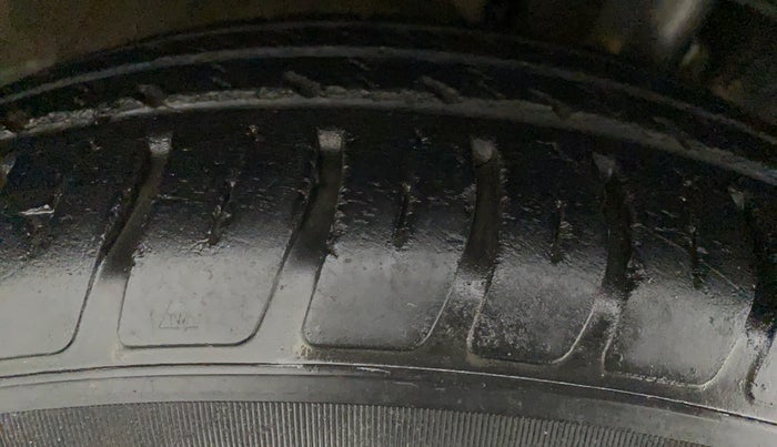 2019 Maruti Swift VXI, Petrol, Manual, 52,797 km, Right Rear Tyre Tread