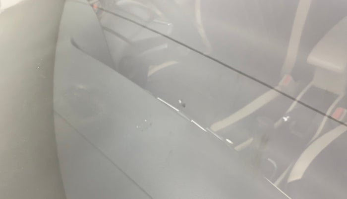 2016 Maruti Ciaz ZDI SHVS, Diesel, Manual, 90,007 km, Front windshield - Minor spot on windshield