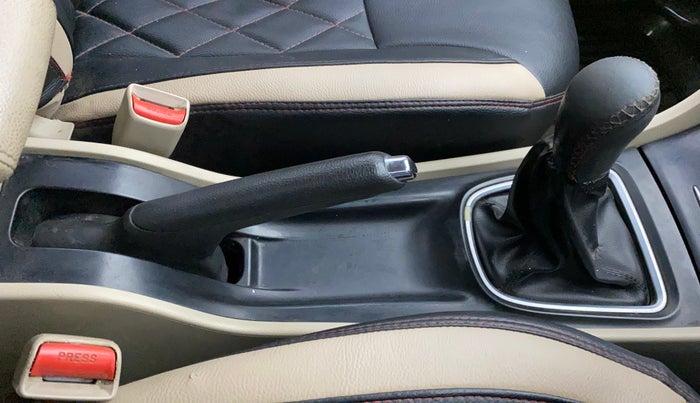 2016 Maruti Ciaz ZDI SHVS, Diesel, Manual, 90,007 km, Gear Lever