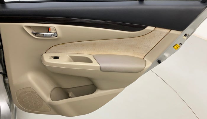 2016 Maruti Ciaz ZDI SHVS, Diesel, Manual, 90,007 km, Right rear door - Trim has minor damage