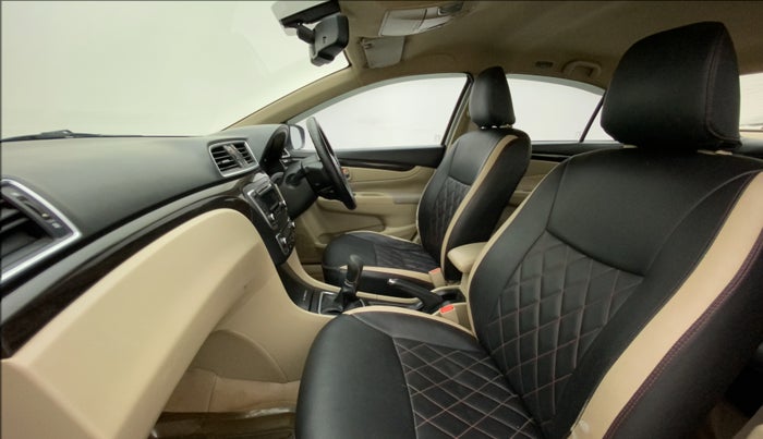 2016 Maruti Ciaz ZDI SHVS, Diesel, Manual, 90,007 km, Right Side Front Door Cabin