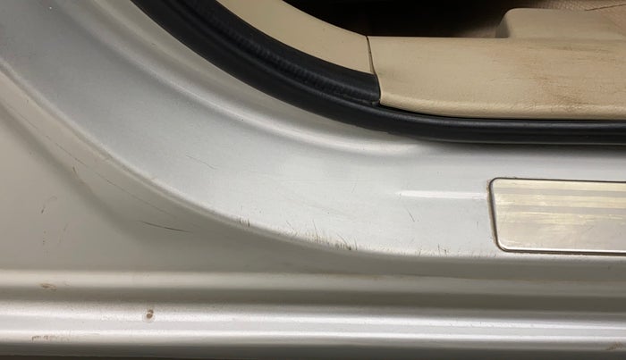 2016 Maruti Ciaz ZDI SHVS, Diesel, Manual, 90,007 km, Right running board - Minor scratches