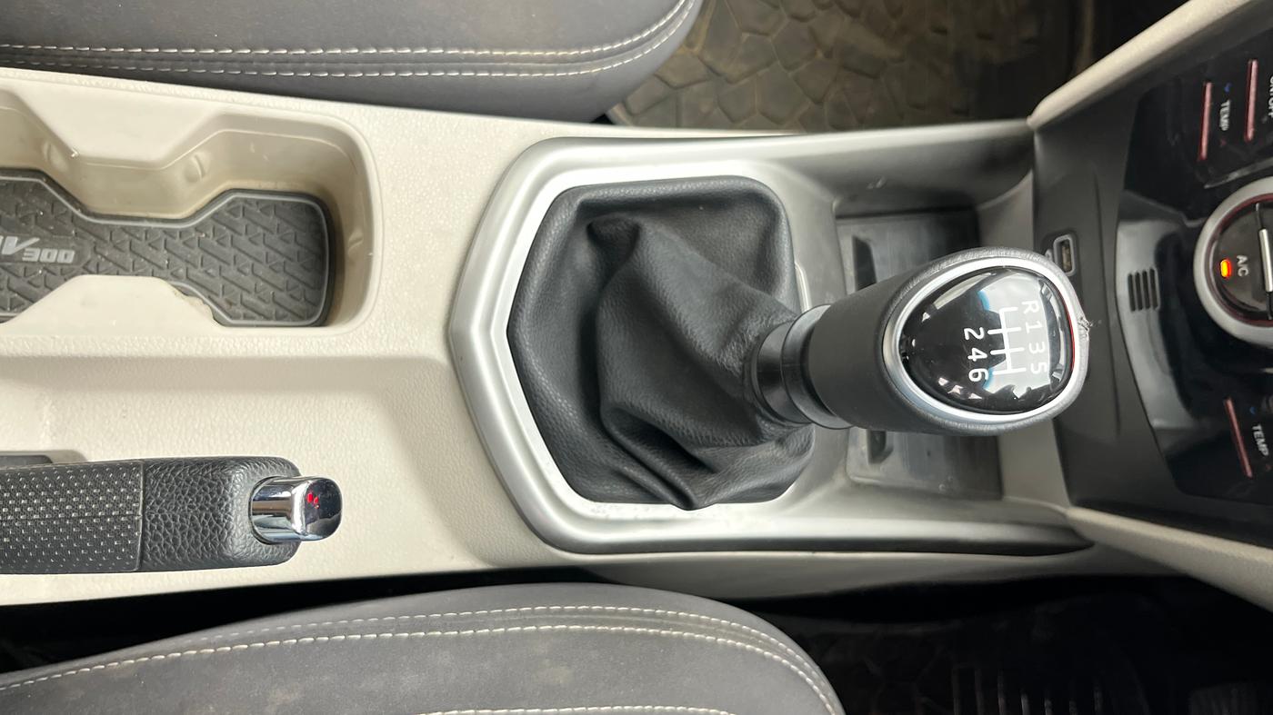 2022 Mahindra XUV300 W8 1.5 DIESEL, Diesel, Manual, 44,851 km, Gear Lever