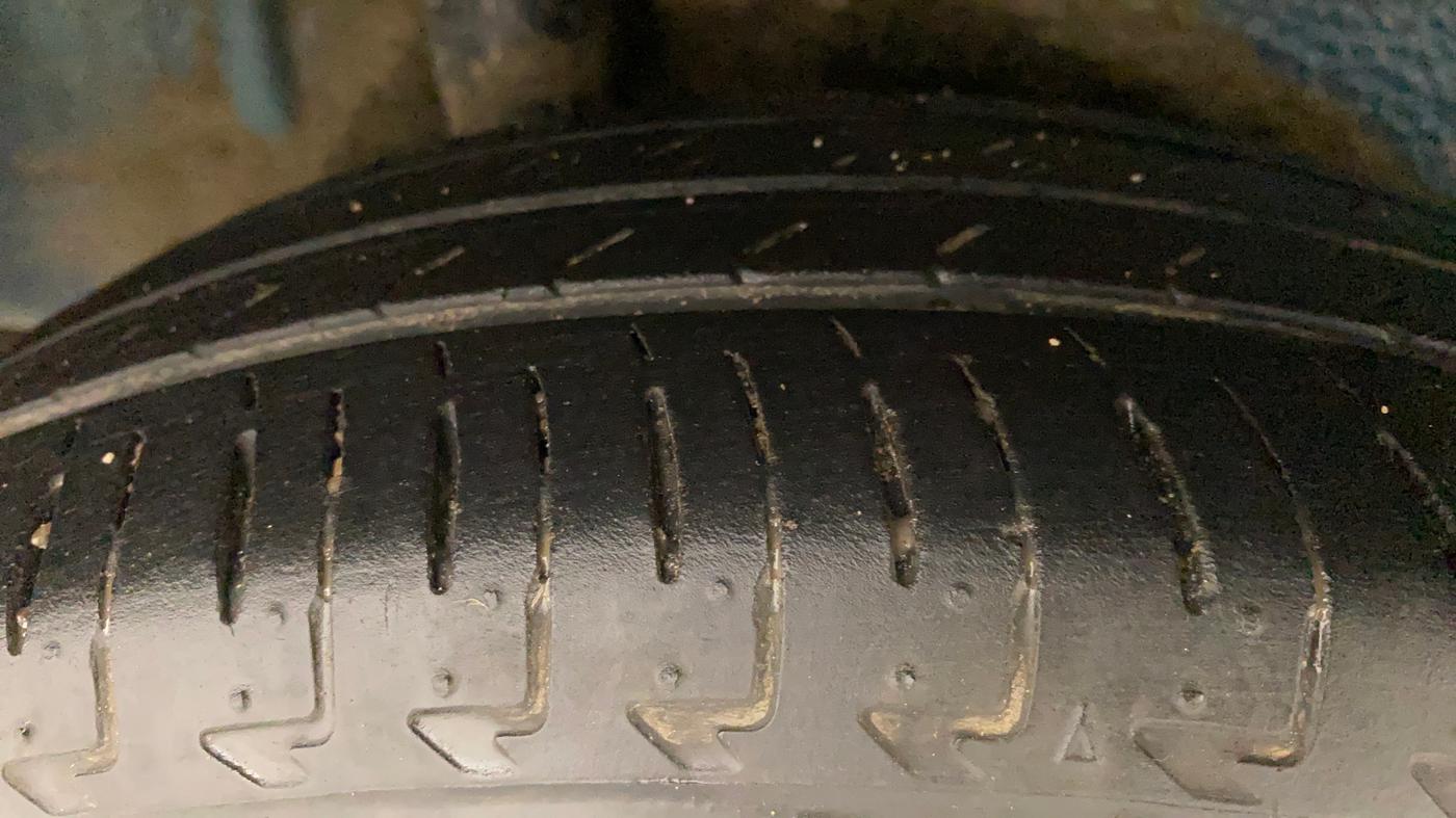 2018 Maruti IGNIS ZETA 1.2 AMT DUAL TONE, Petrol, Automatic, 98,476 km, Right Rear Tyre Tread