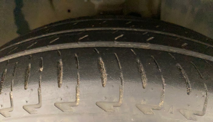 2018 Maruti IGNIS ZETA 1.2 AMT DUAL TONE, Petrol, Automatic, 98,476 km, Right Front Tyre Tread