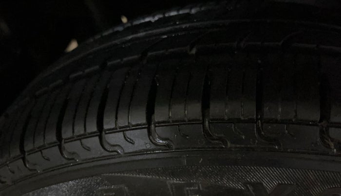 2014 Maruti Wagon R 1.0 VXI, Petrol, Manual, 23,065 km, Right Rear Tyre Tread