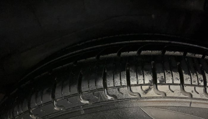 2014 Maruti Wagon R 1.0 VXI, Petrol, Manual, 23,065 km, Left Rear Tyre Tread