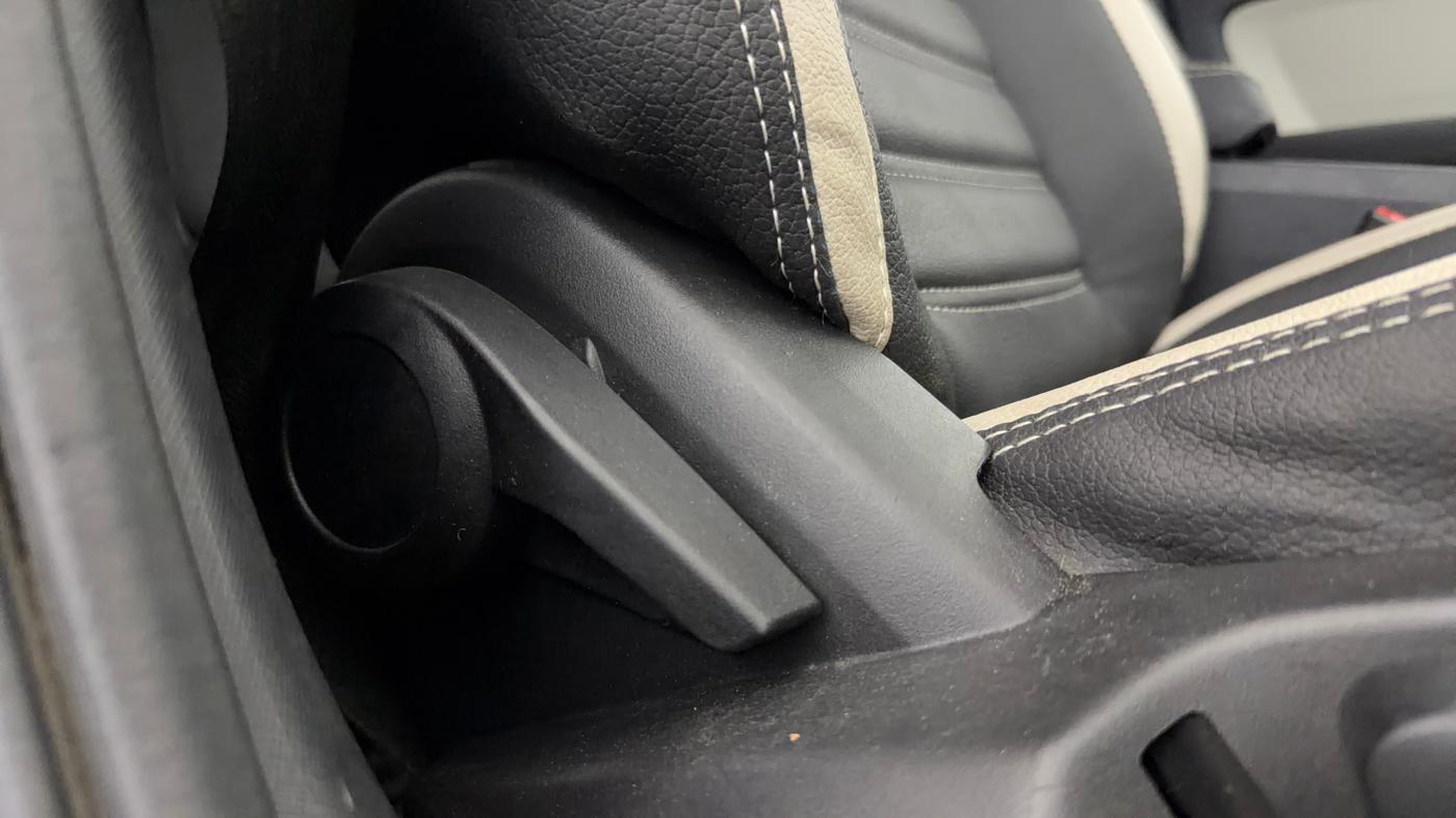 2023 Tata ALTROZ XZ + SUNROOF, Petrol, Manual, 26,172 km, Driver Side Adjustment Panel