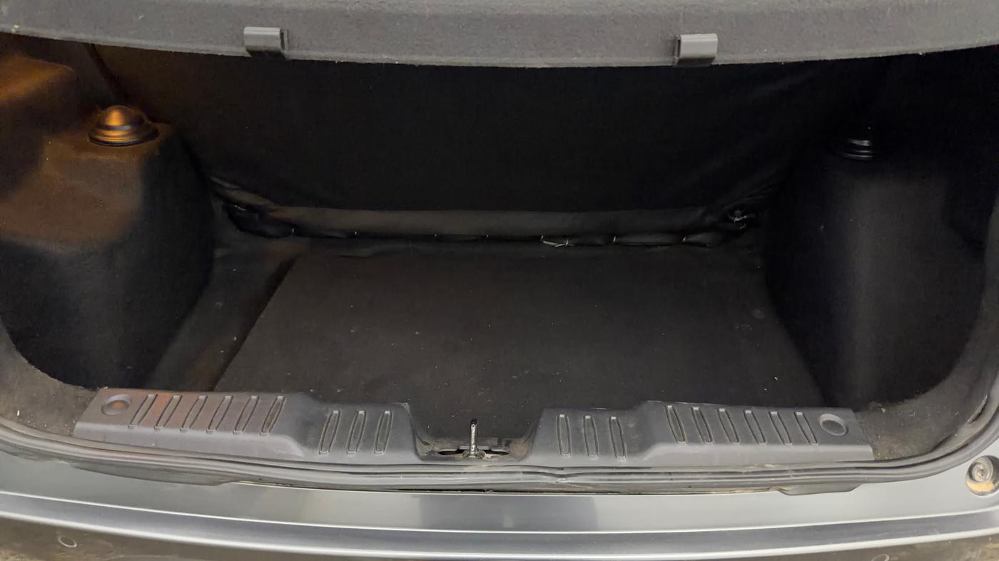 2023 Tata ALTROZ XZ + SUNROOF, Petrol, Manual, 26,172 km, Boot Inside