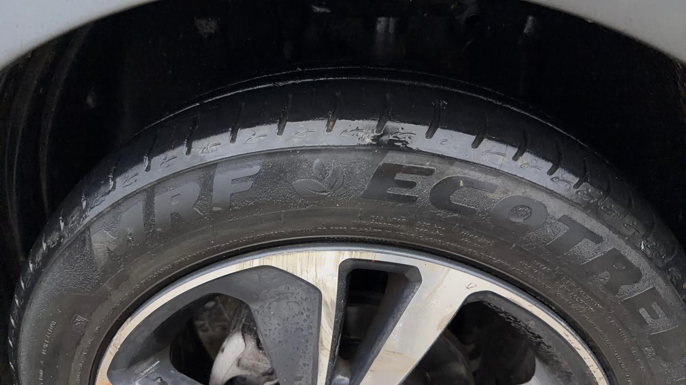 2023 Tata ALTROZ XZ + SUNROOF, Petrol, Manual, 26,172 km, Left Front Tyre Tread