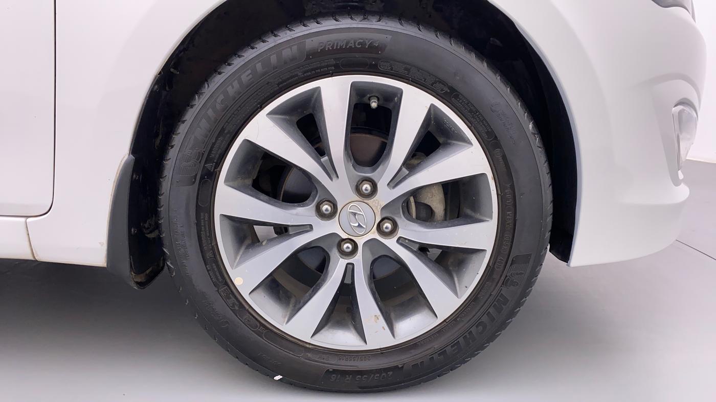 2017 Hyundai Verna FLUIDIC 1.6 SX VTVT, Petrol, Manual, 71,610 km, Right Front Wheel