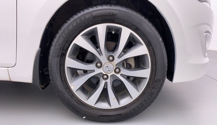 2017 Hyundai Verna FLUIDIC 1.6 SX VTVT, Petrol, Manual, 71,610 km, Right Front Wheel