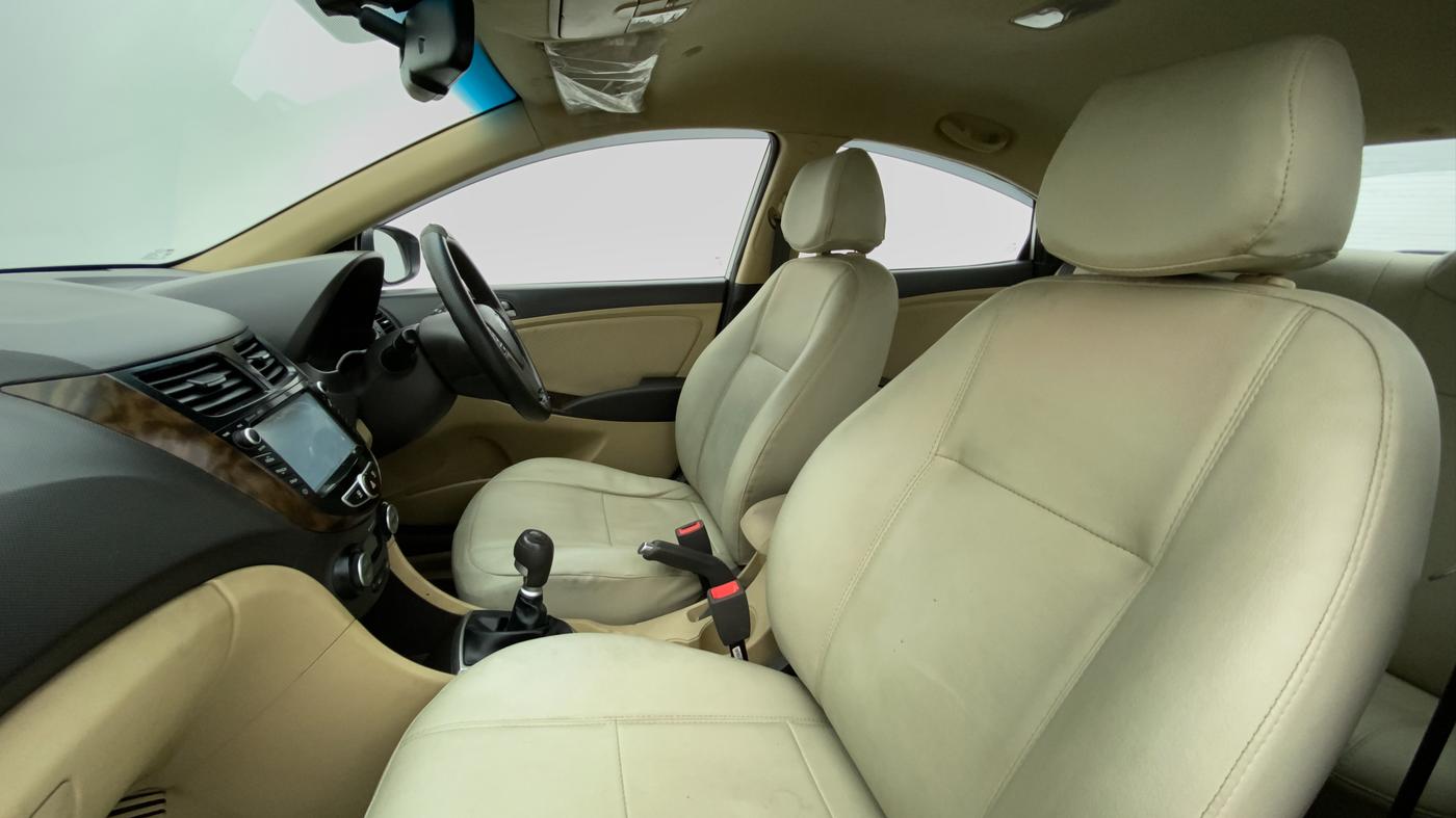 2017 Hyundai Verna FLUIDIC 1.6 SX VTVT, Petrol, Manual, 71,610 km, Right Side Front Door Cabin