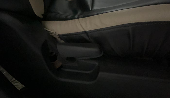 2013 Maruti Wagon R 1.0 VXI, Petrol, Manual, 15,470 km, Driver Side Adjustment Panel