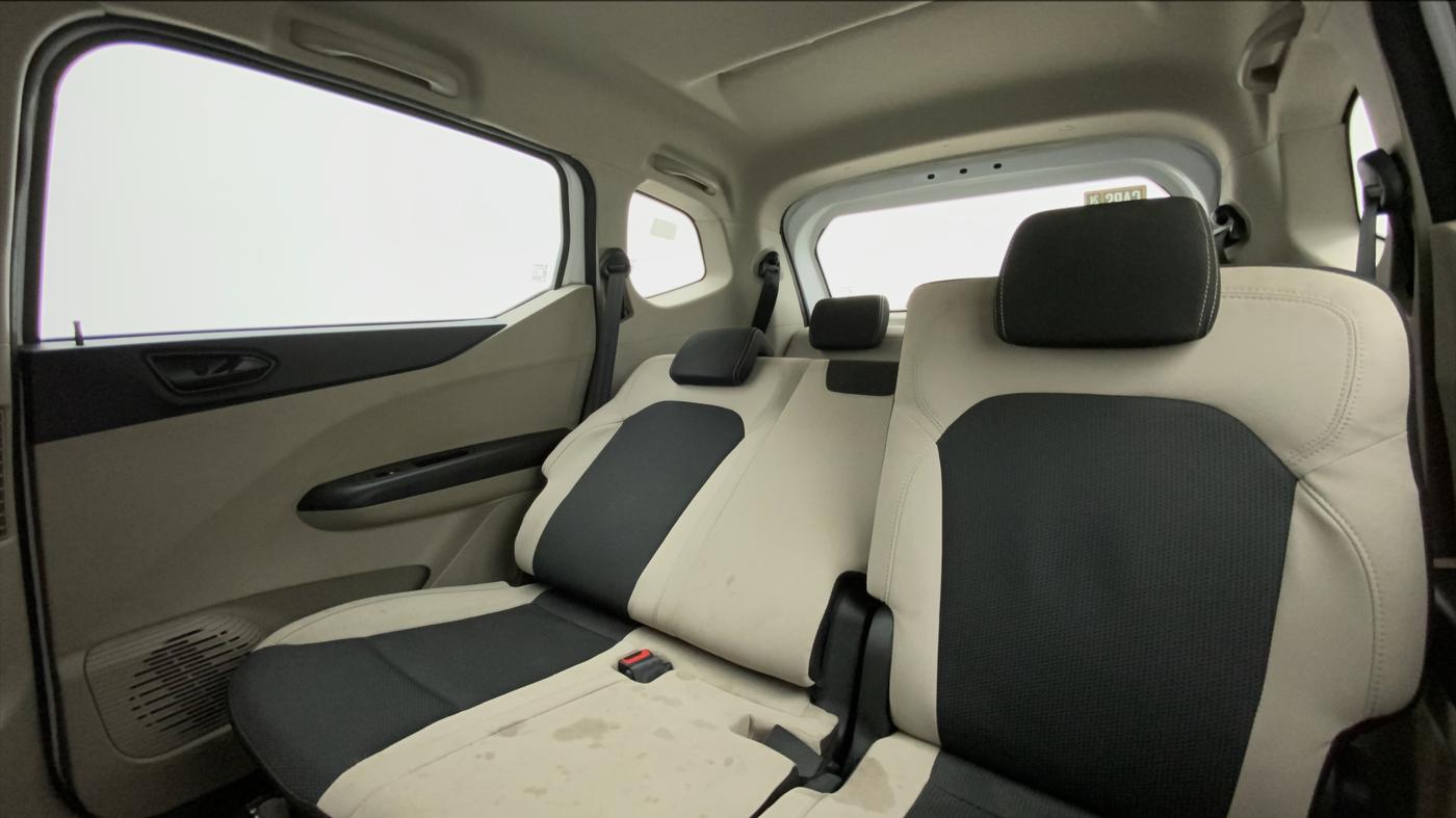 2021 Renault TRIBER RXT AMT, Petrol, Automatic, 27,266 km, Reclining Back Row Seats