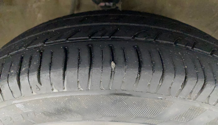 2014 Maruti Alto 800 LXI, Petrol, Manual, 86,350 km, Right Front Tyre Tread