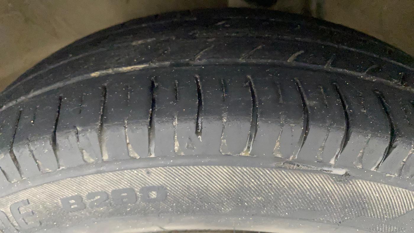 2014 Maruti Alto 800 LXI, Petrol, Manual, 86,350 km, Left Front Tyre Tread