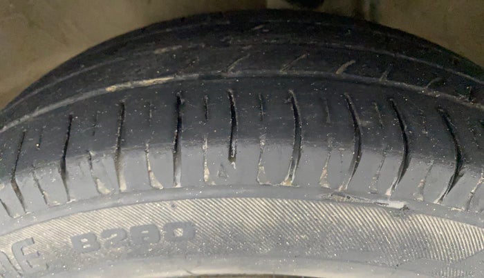 2014 Maruti Alto 800 LXI, Petrol, Manual, 86,350 km, Left Front Tyre Tread