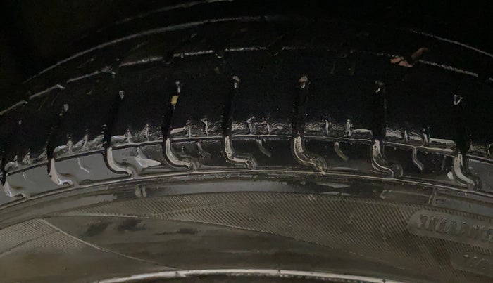 2017 Maruti Celerio VXI CNG, CNG, Manual, 83,364 km, Left Front Tyre Tread