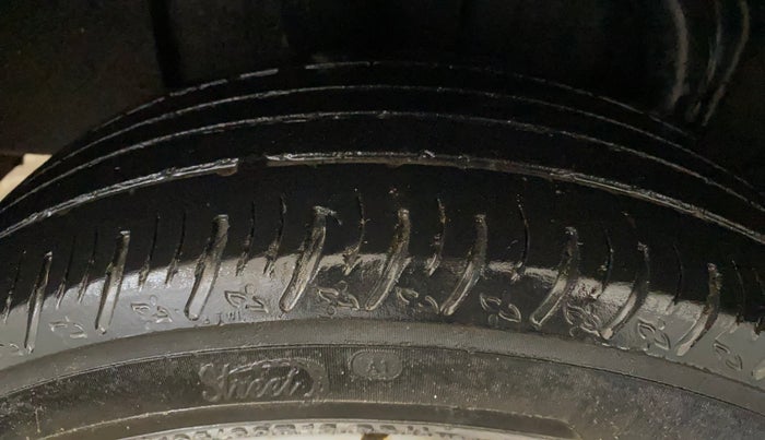 2023 Nissan MAGNITE XE, Petrol, Manual, 60,570 km, Right Rear Tyre Tread