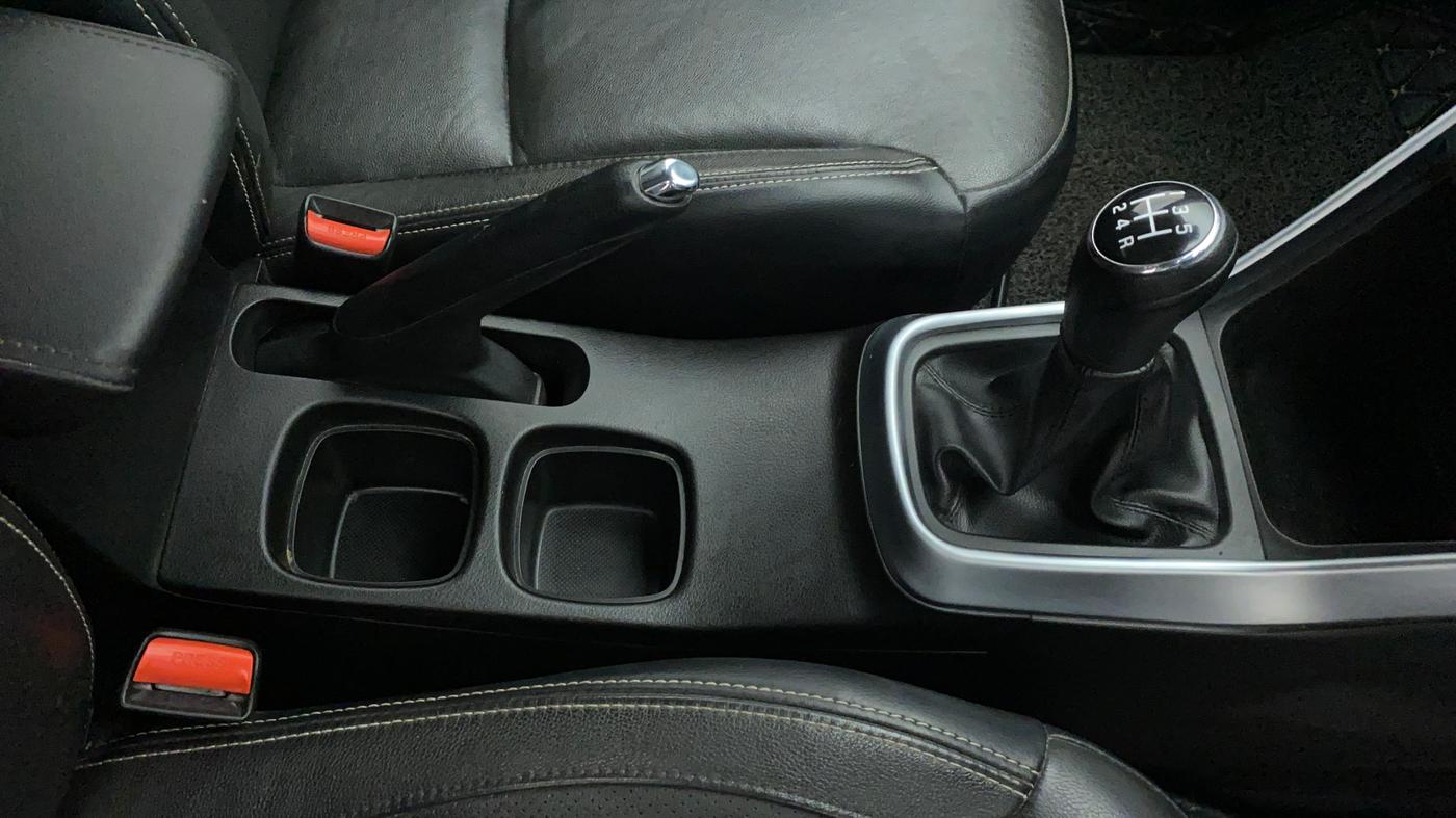 2020 Maruti S Cross ALPHA 1.5 SMART HYBRID, Petrol, Manual, 40,195 km, Gear Lever