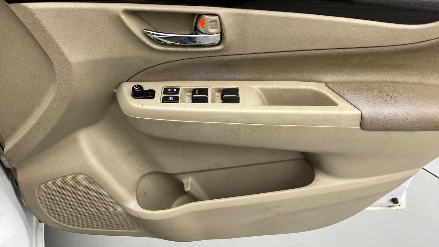 2016 Maruti Ciaz ZXI AT, Petrol, Automatic, 79,664 km, Driver Side Door Panels Control
