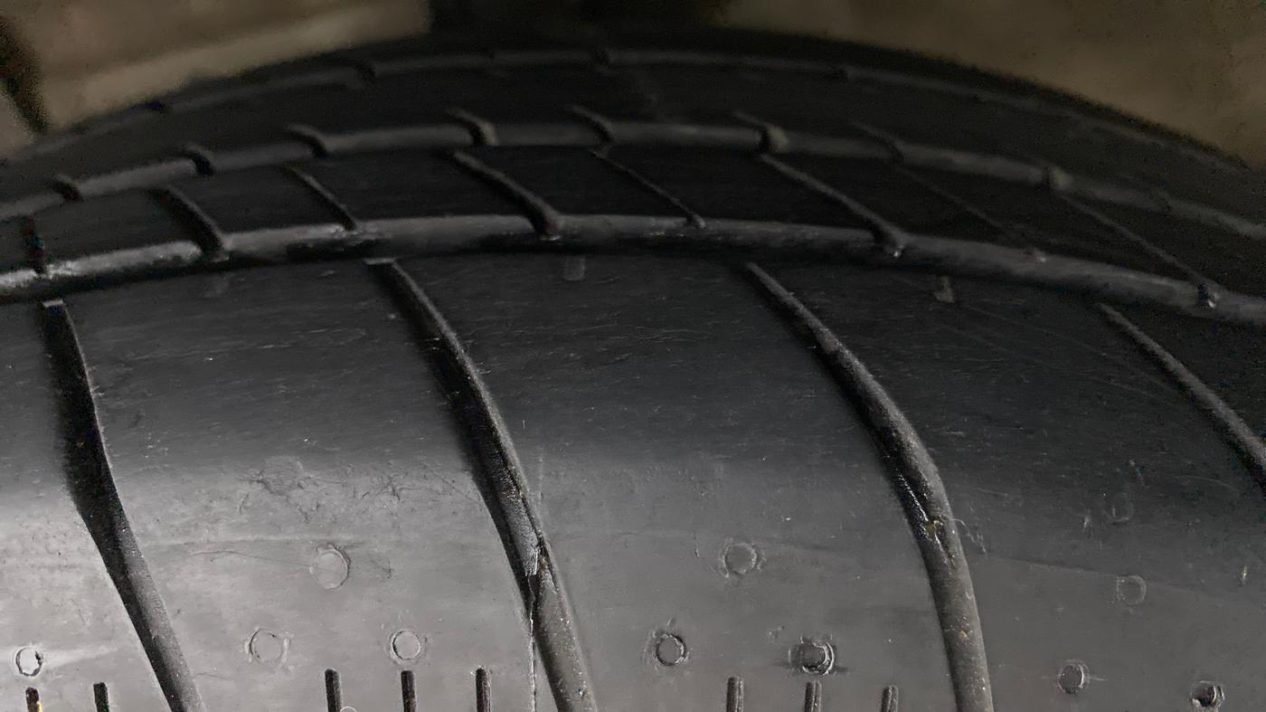 2016 Maruti Ciaz ZXI AT, Petrol, Automatic, 79,664 km, Left Front Tyre Tread