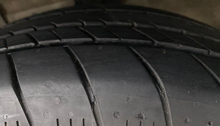 2016 Maruti Ciaz ZXI AT, Petrol, Automatic, 79,664 km, Left Front Tyre Tread