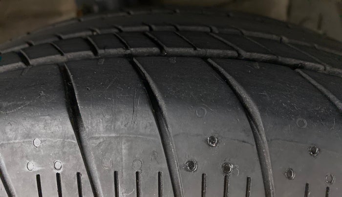2016 Maruti Ciaz ZXI AT, Petrol, Automatic, 79,664 km, Right Front Tyre Tread