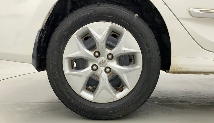 2016 Hyundai Verna FLUIDIC 4S 1.4 VTVT, Petrol, Manual, 65,099 km, Right Rear Wheel