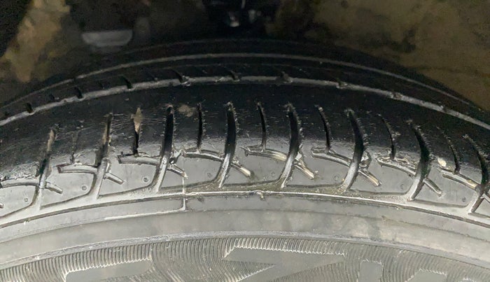 2016 Hyundai Verna FLUIDIC 4S 1.4 VTVT, Petrol, Manual, 65,099 km, Left Front Tyre Tread