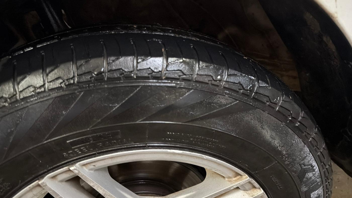 2021 Maruti Swift VXI, Petrol, Manual, 57,433 km, Left Front Tyre Tread