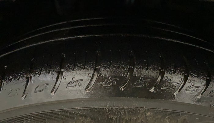 2024 KIA CARENS LUXURY PLUS 1.5 PETROL DCT 7 STR, Petrol, Automatic, 10,113 km, Left Front Tyre Tread
