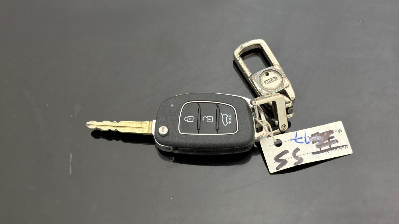 2024 Hyundai VENUE S (O) 1.0 Turbo Petrol DCT, Petrol, Automatic, 42,902 km, Key Close Up